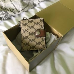 BRAND NEW Michael Kors keychain wallet